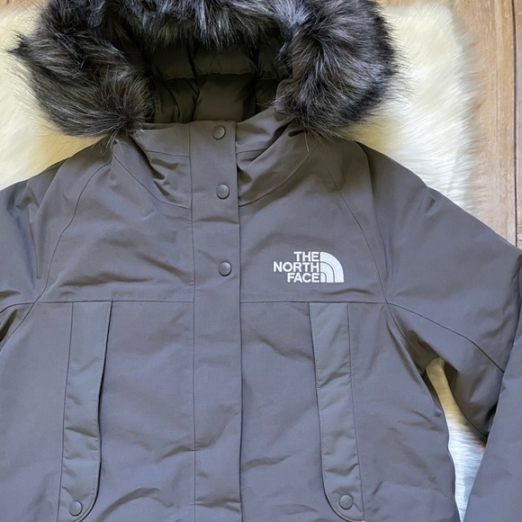The North Face Women’s New Outerboroughs Parka - Picture 5 of 10
